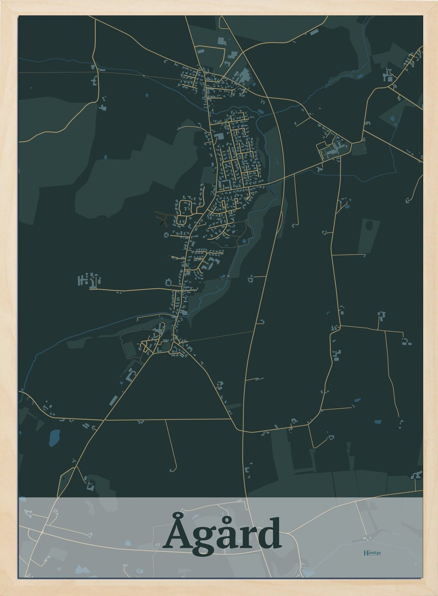 Ågård plakat i farve mørk grøn og HjemEgn.dk design firkantet. Design bykort for Ågård