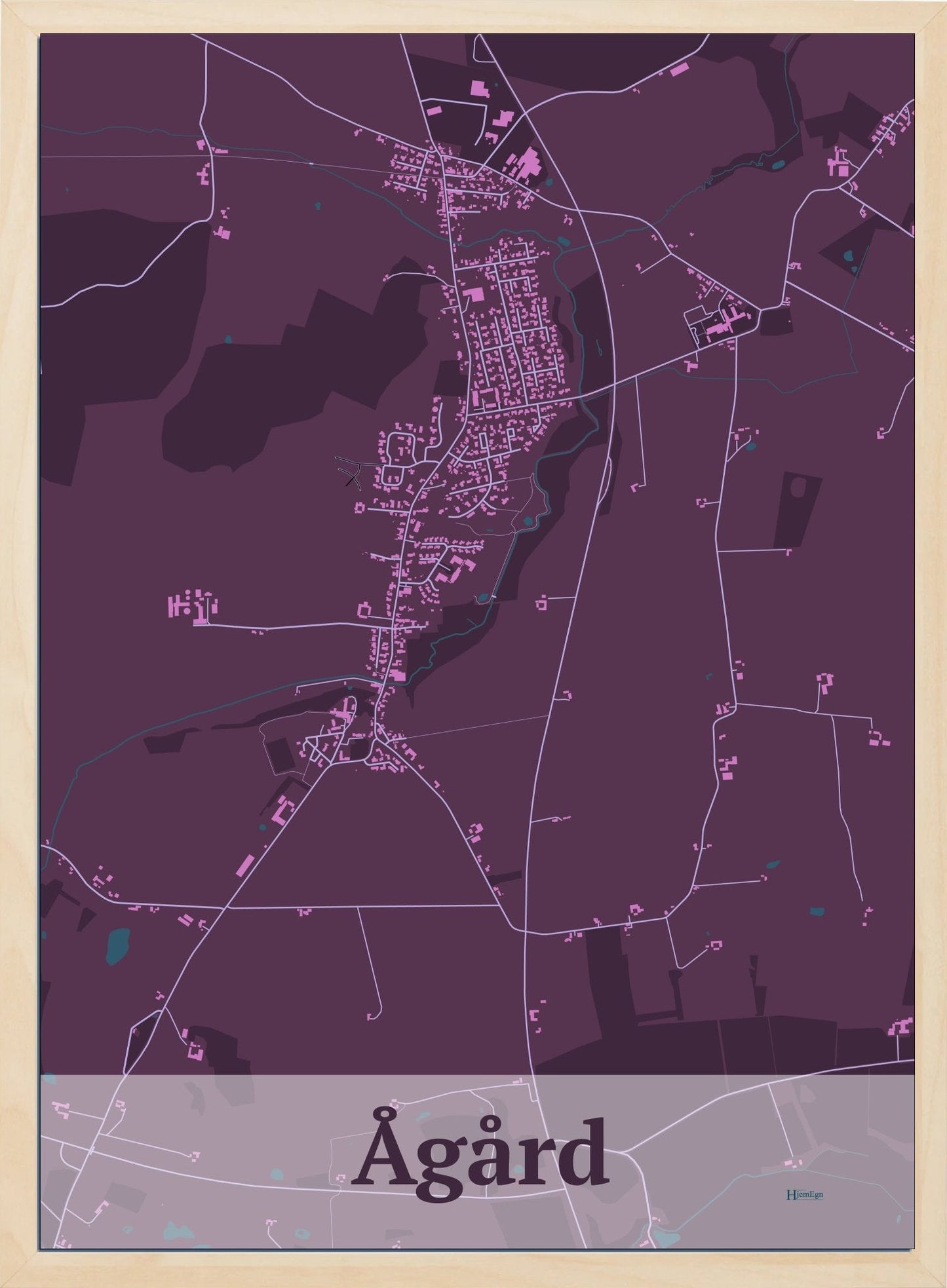 Ågård plakat i farve mørk rød og HjemEgn.dk design firkantet. Design bykort for Ågård