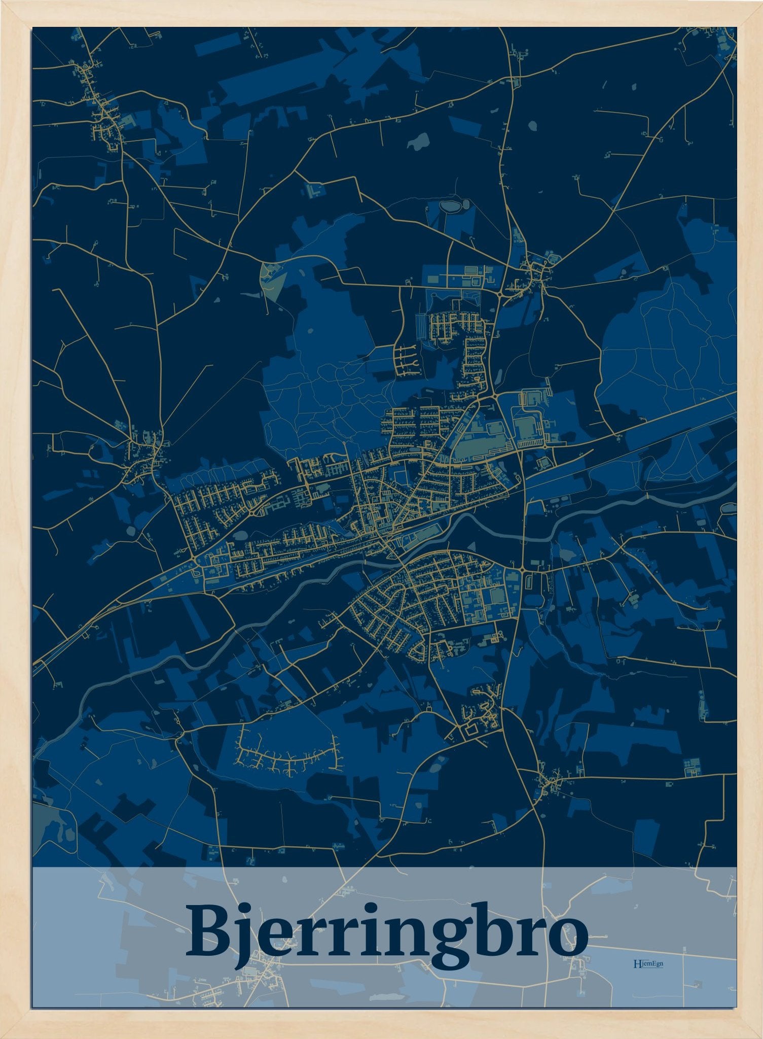 Bjerringbro plakat i farve mørk blå og HjemEgn.dk design firkantet. Design bykort for Bjerringbro