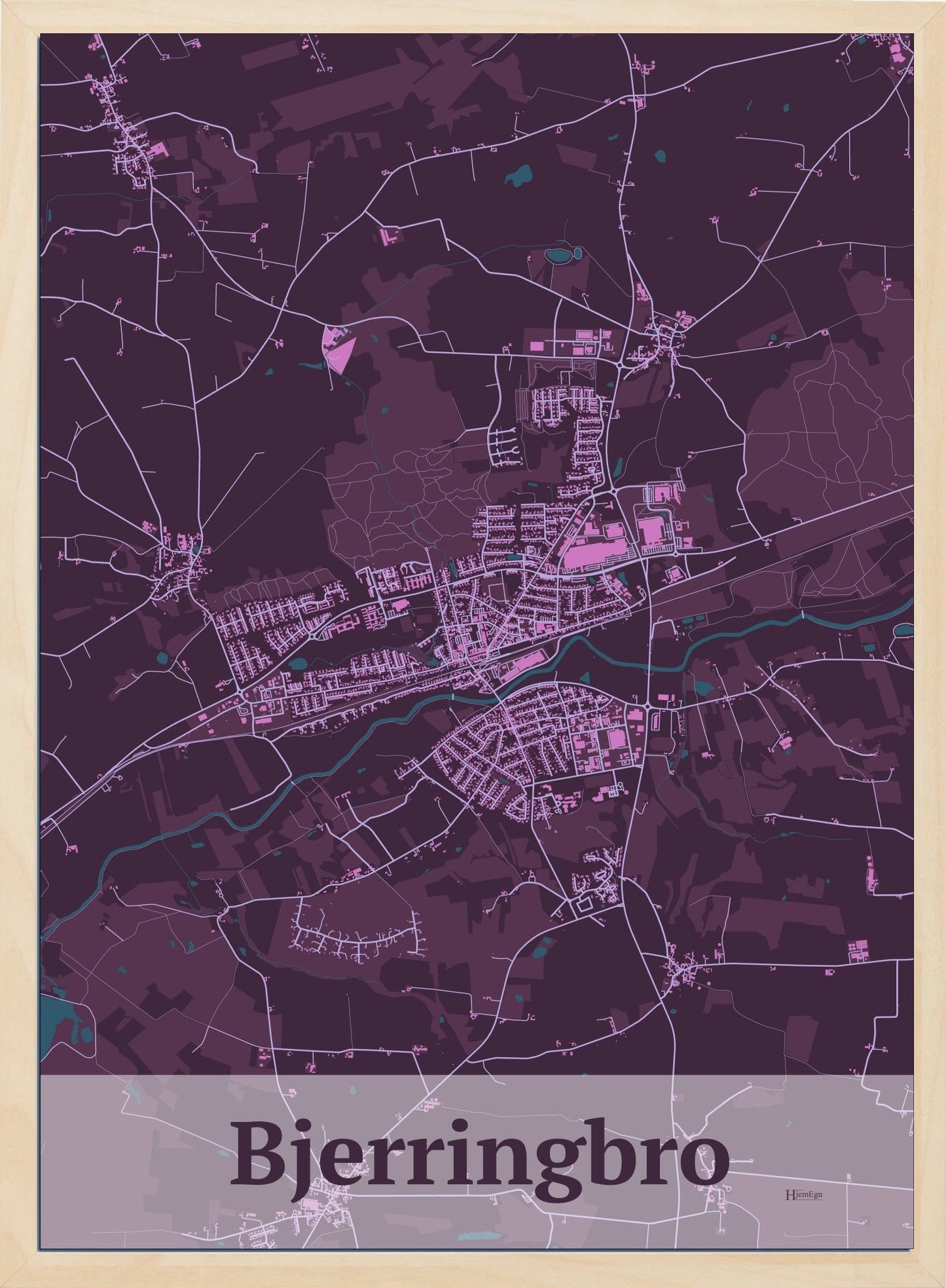 Bjerringbro plakat i farve mørk rød og HjemEgn.dk design firkantet. Design bykort for Bjerringbro