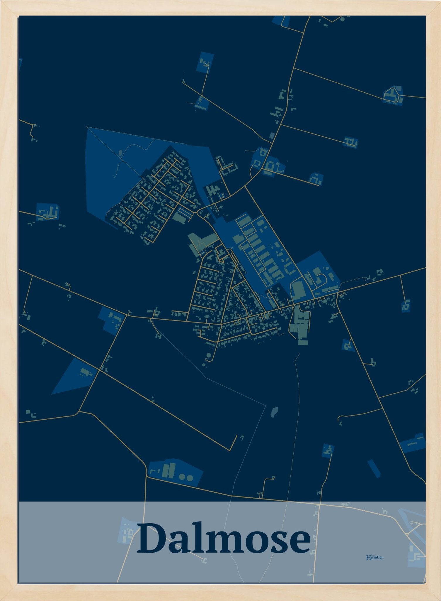 Dalmose plakat i farve mørk blå og HjemEgn.dk design firkantet. Design bykort for Dalmose