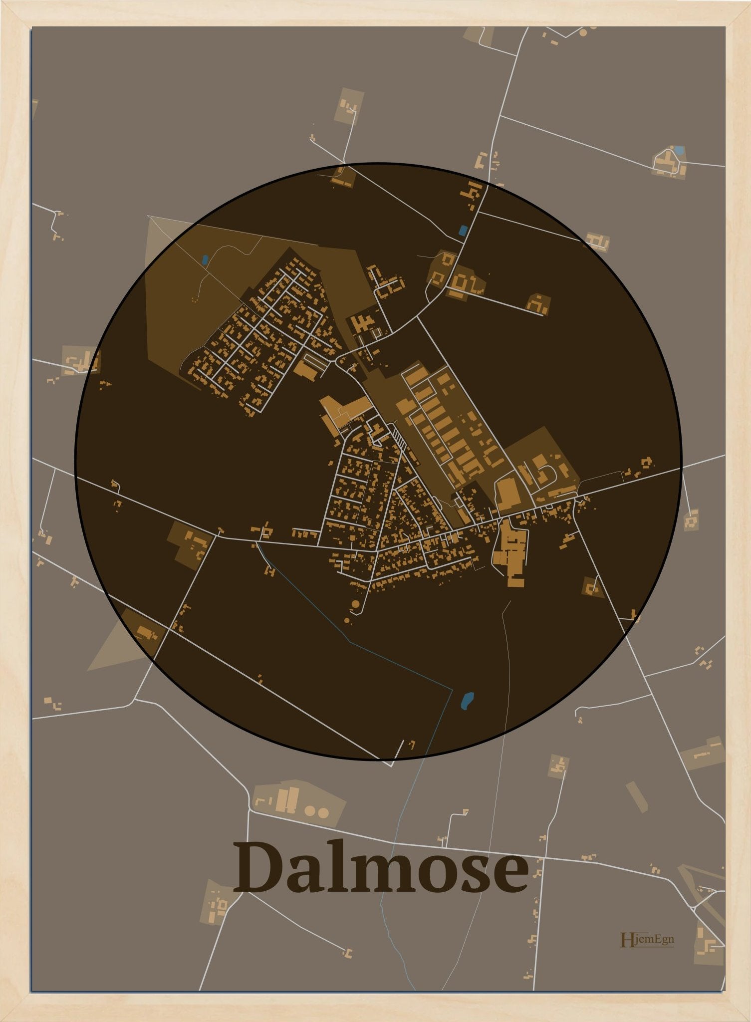 Dalmose plakat i farve mørk brun og HjemEgn.dk design centrum. Design bykort for Dalmose