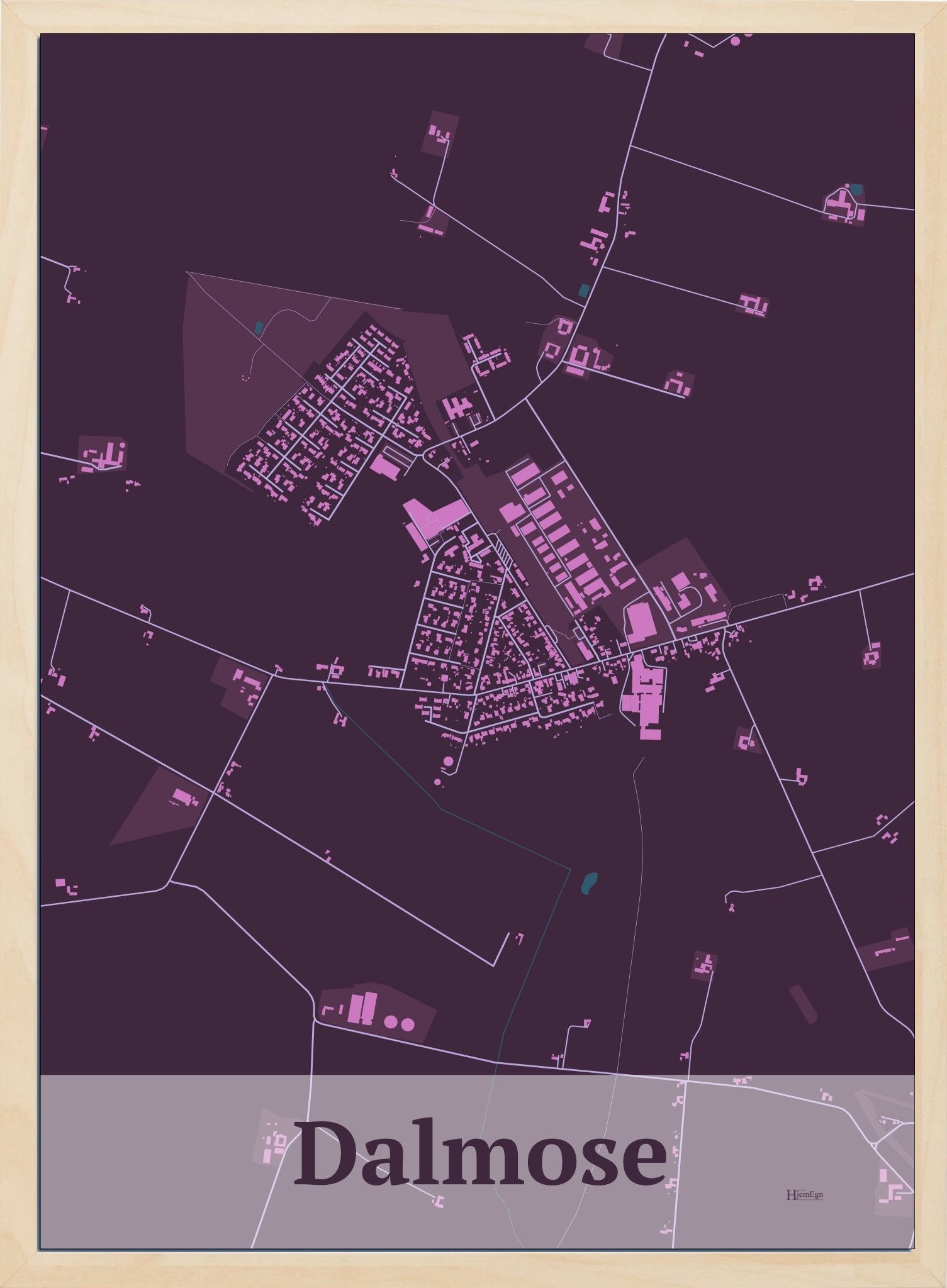 Dalmose plakat i farve mørk rød og HjemEgn.dk design firkantet. Design bykort for Dalmose