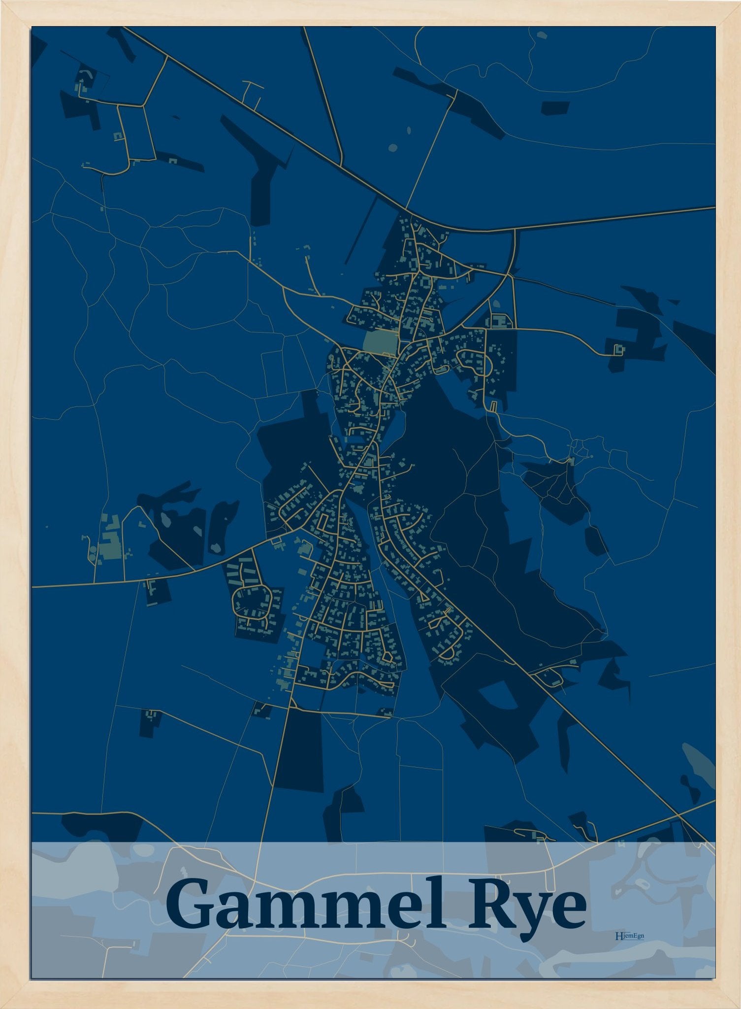 Gammel Rye plakat i farve mørk blå og HjemEgn.dk design firkantet. Design bykort for Gammel Rye