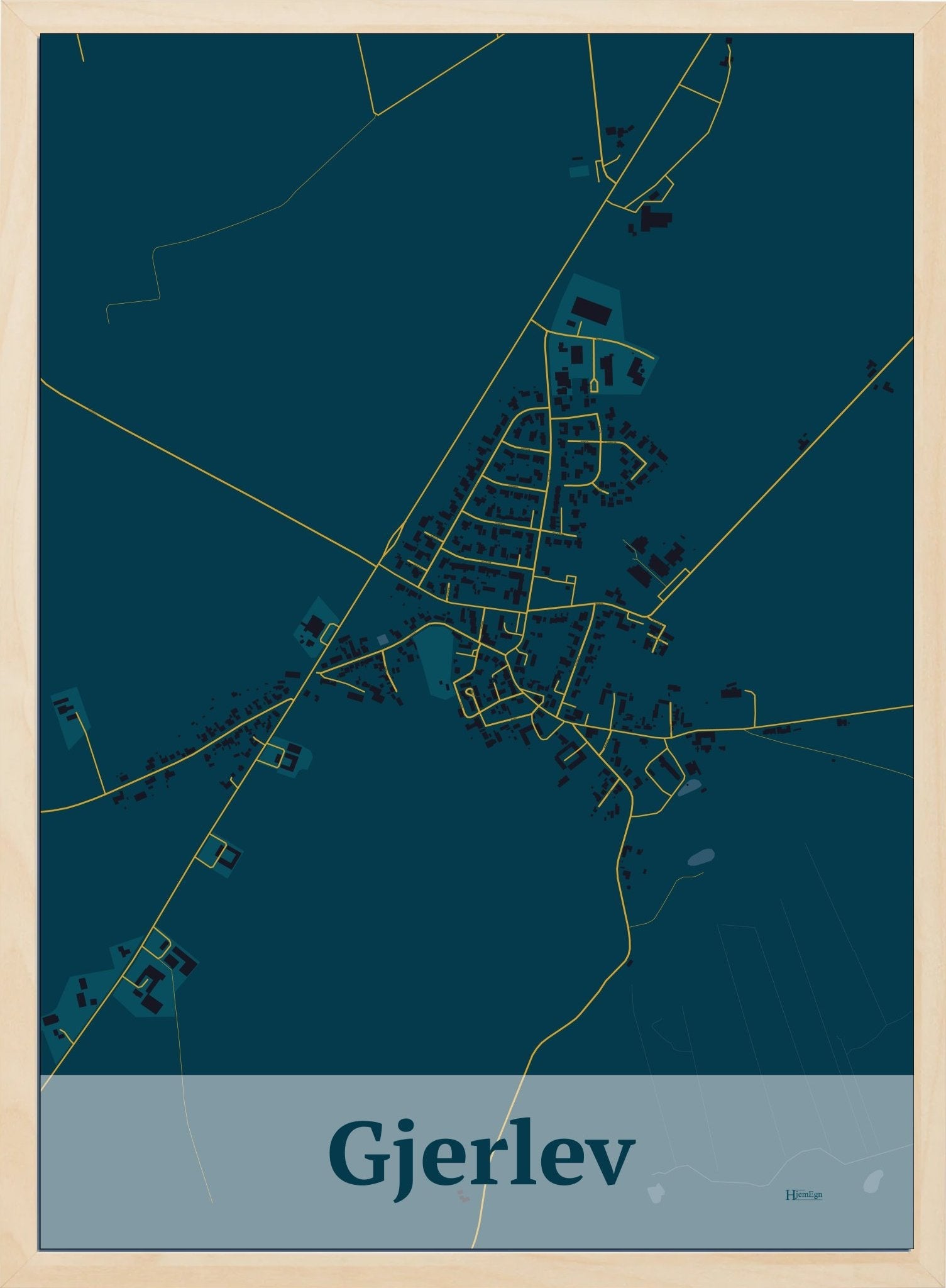Gjerlev plakat i farve mørk blå og HjemEgn.dk design firkantet. Design bykort for Gjerlev
