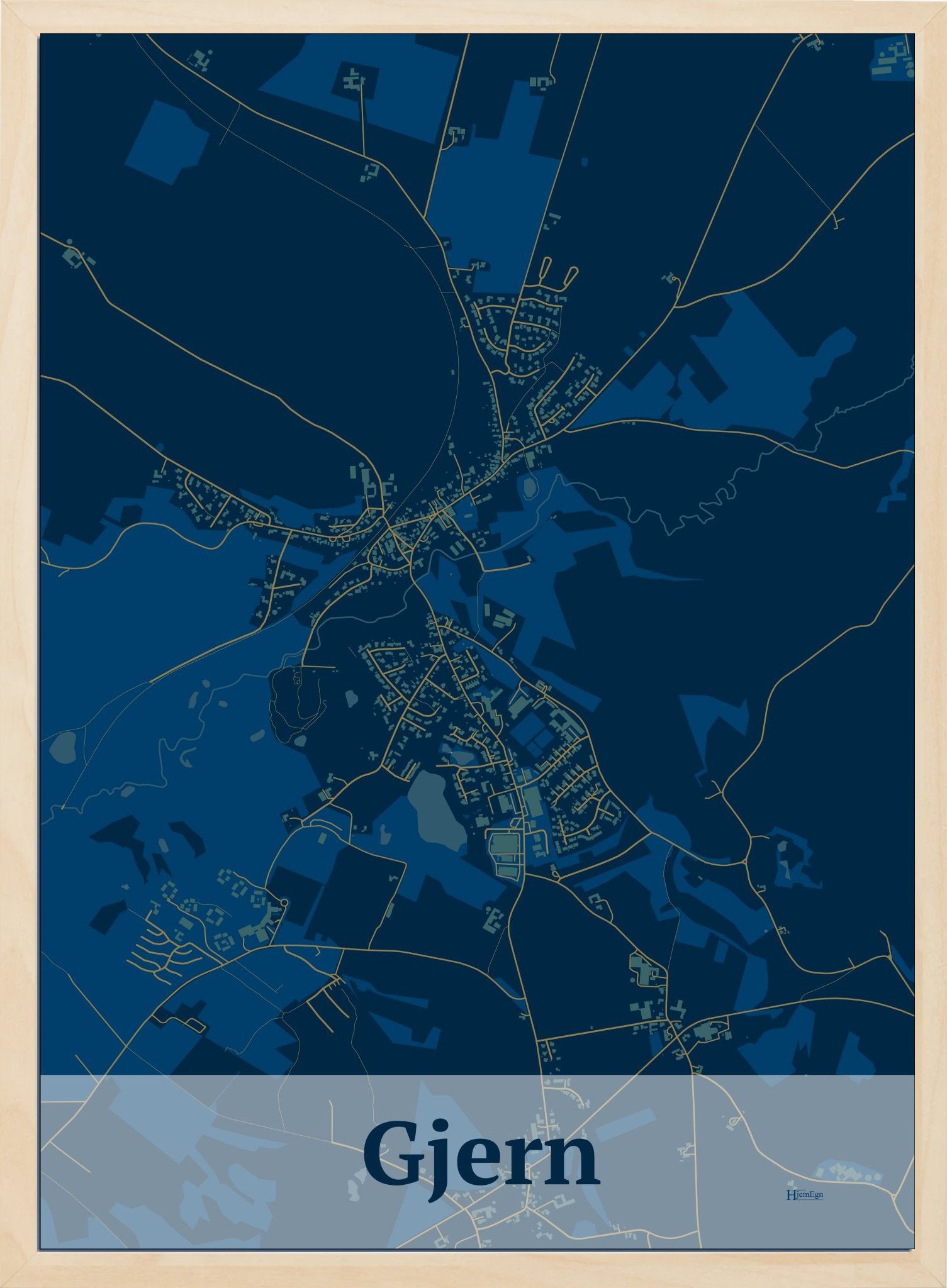 Gjern plakat i farve mørk blå og HjemEgn.dk design firkantet. Design bykort for Gjern