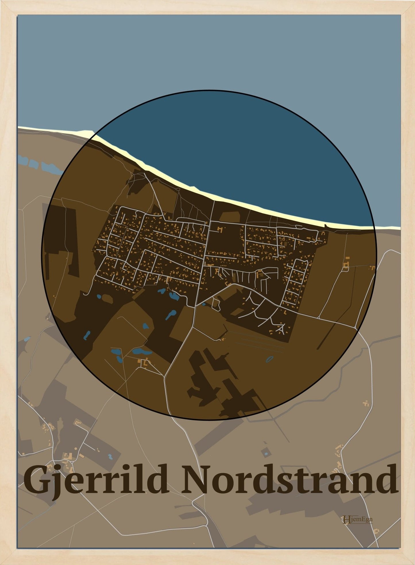 Gjerrild Nordstrand plakat i farve mørk brun og HjemEgn.dk design centrum. Design bykort for Gjerrild Nordstrand