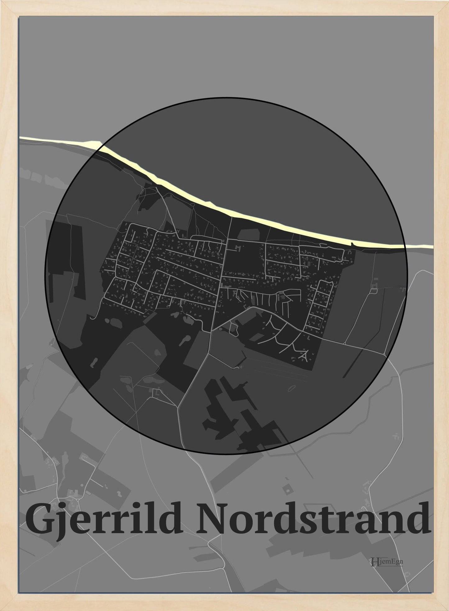 Gjerrild Nordstrand plakat i farve mørk grå og HjemEgn.dk design centrum. Design bykort for Gjerrild Nordstrand