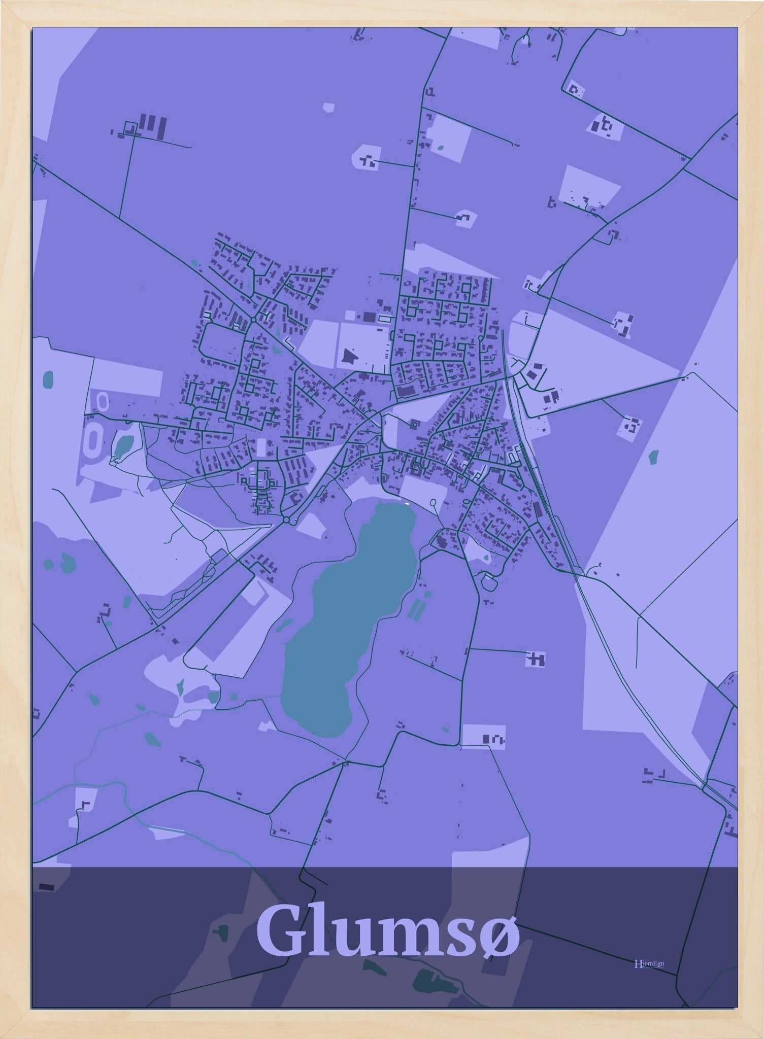 Glumsø plakat i farve pastel lilla og HjemEgn.dk design firkantet. Design bykort for Glumsø