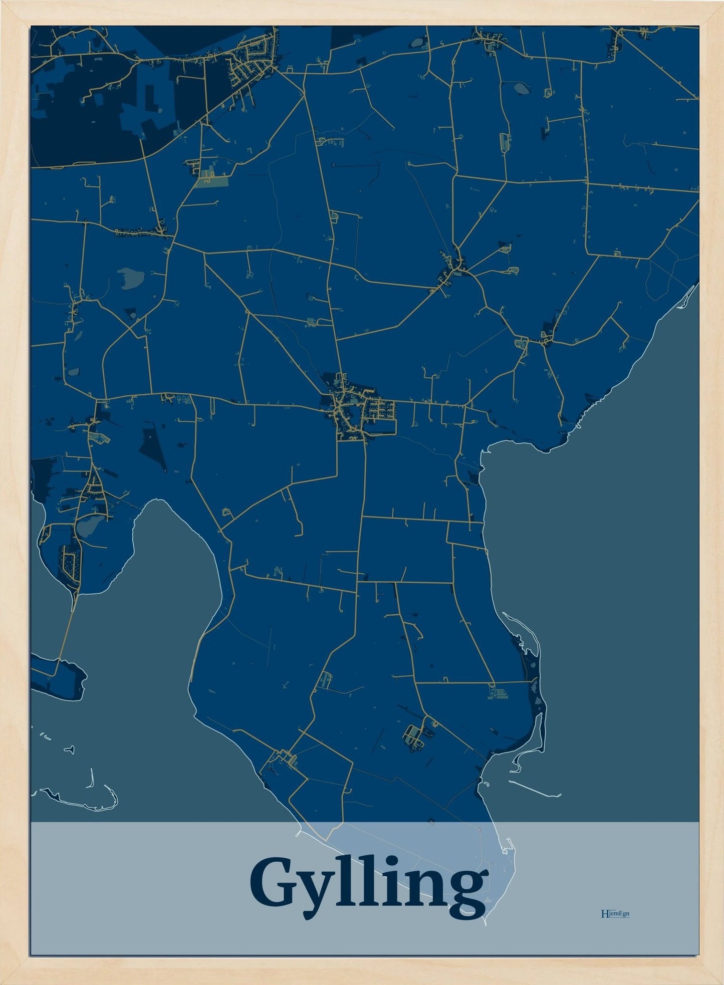 Gylling plakat i farve mørk blå og HjemEgn.dk design firkantet. Design bykort for Gylling