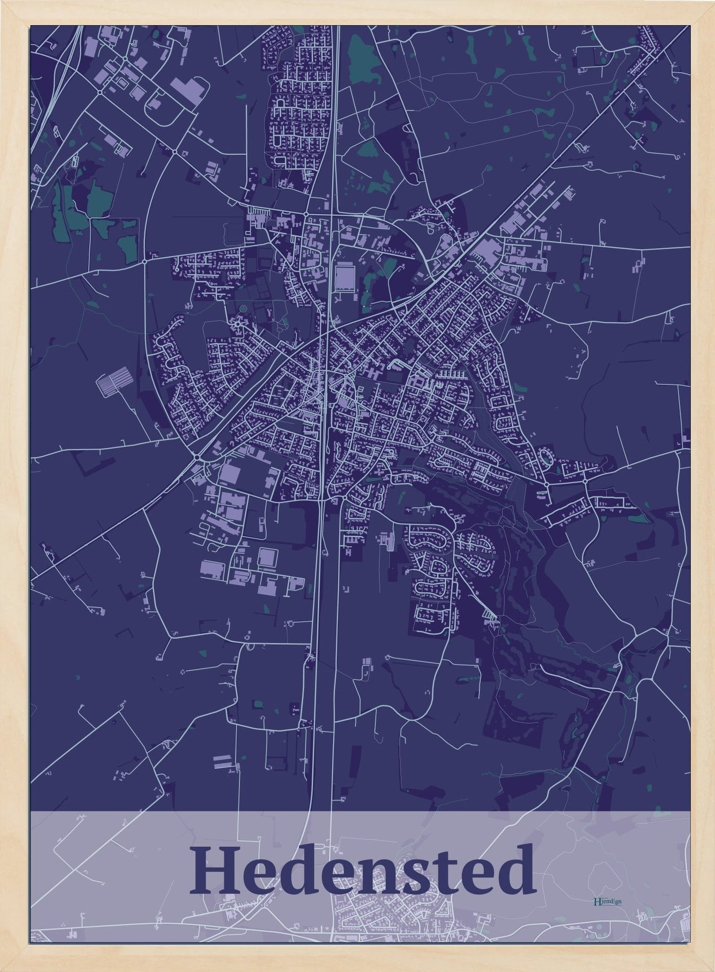 Hedensted plakat i farve mørk lilla og HjemEgn.dk design firkantet. Design bykort for Hedensted