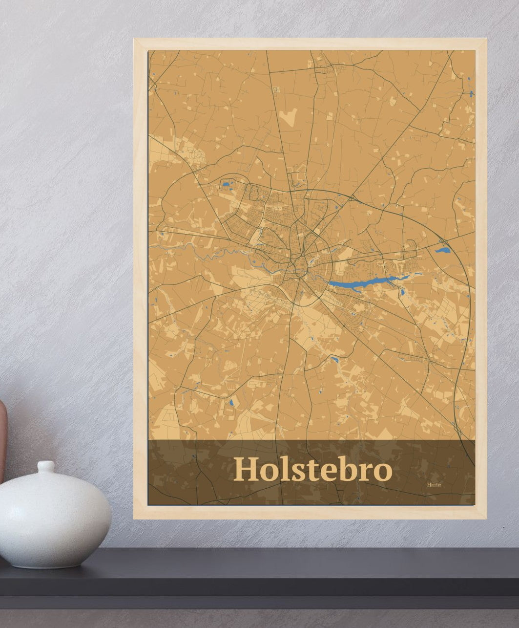 Holstebro Fra Din Hjemegn I plakat i farve pastel brun og HjemEgn.dk design firkantet. Design bykort for Holstebro Fra Din Hjemegn I