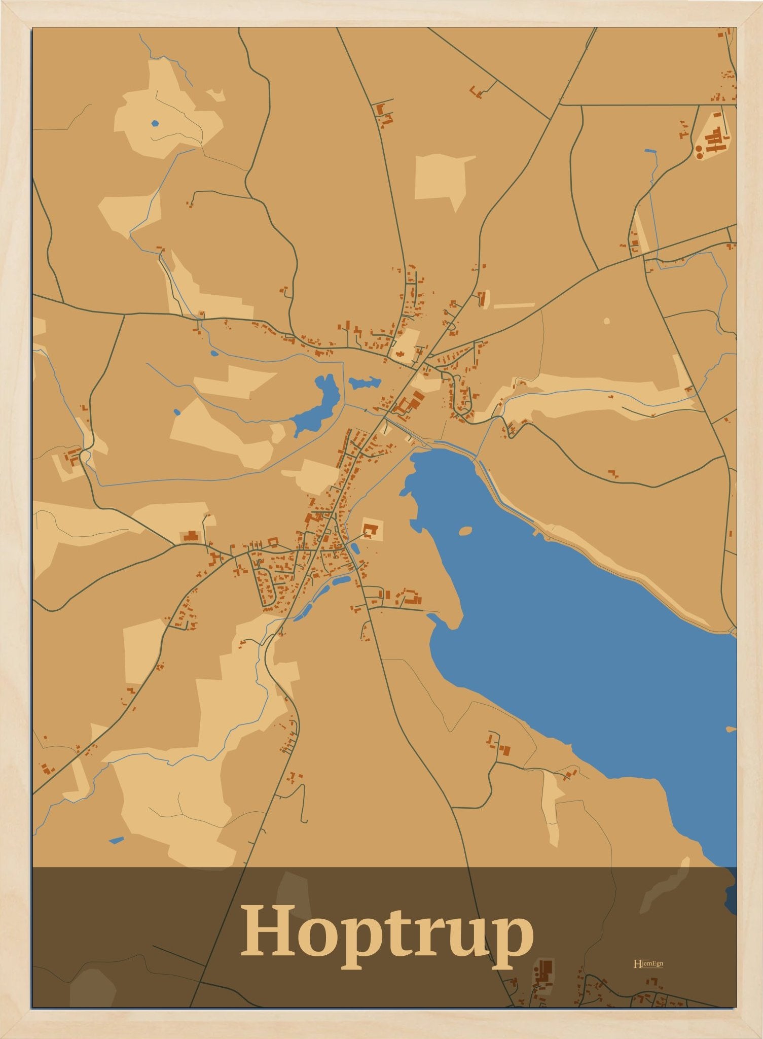 Hoptrup plakat i farve pastel brun og HjemEgn.dk design firkantet. Design bykort for Hoptrup