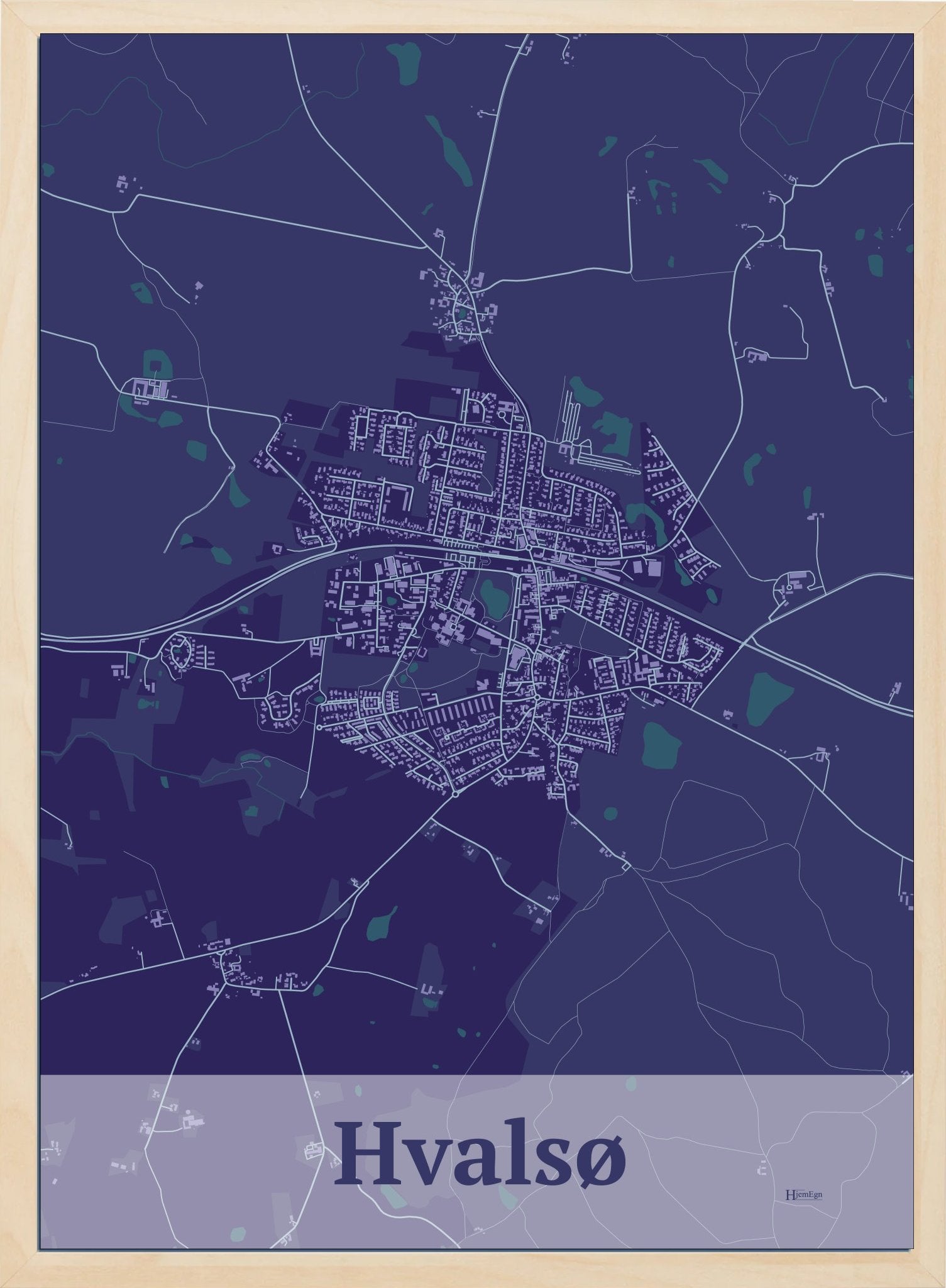 Hvalsø plakat i farve mørk lilla og HjemEgn.dk design firkantet. Design bykort for Hvalsø