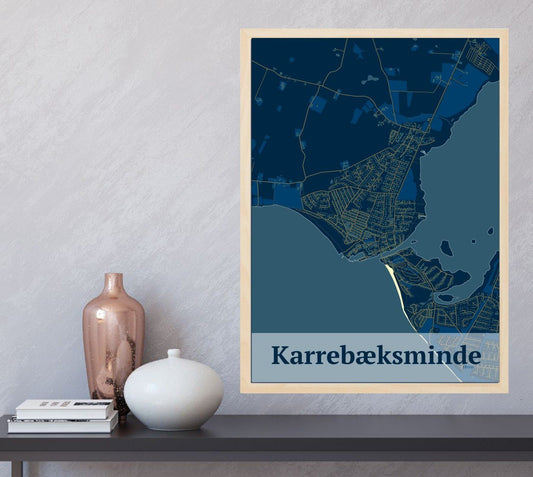 Karrebæksminde plakat i farve  og HjemEgn.dk design firkantet. Design bykort for Karrebæksminde