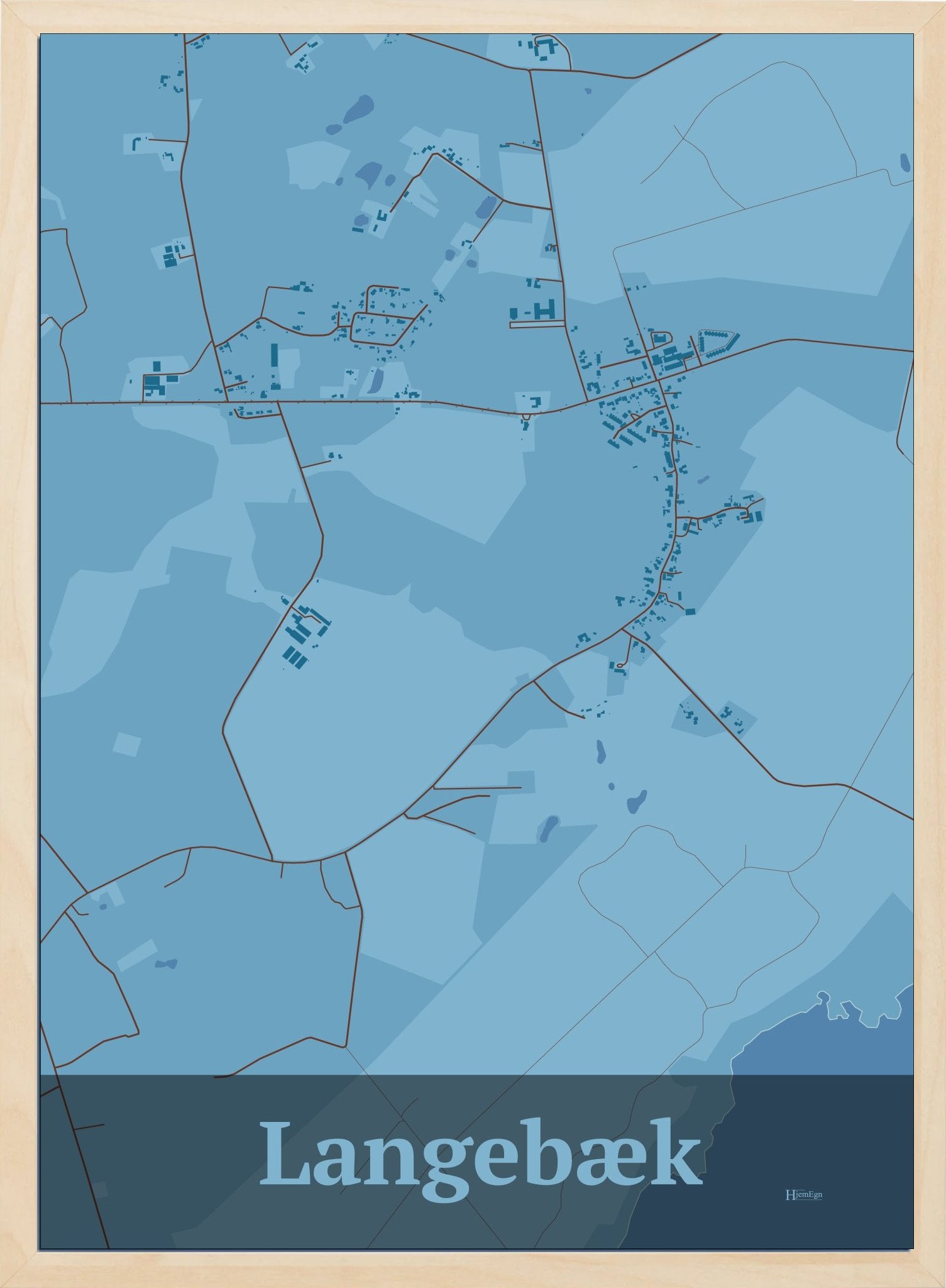 Langebæk plakat i farve pastel blå og HjemEgn.dk design firkantet. Design bykort for Langebæk