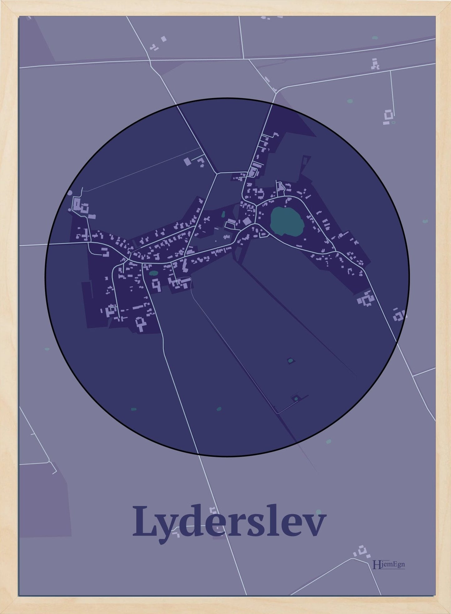 Lyderslev plakat i farve mørk lilla og HjemEgn.dk design centrum. Design bykort for Lyderslev