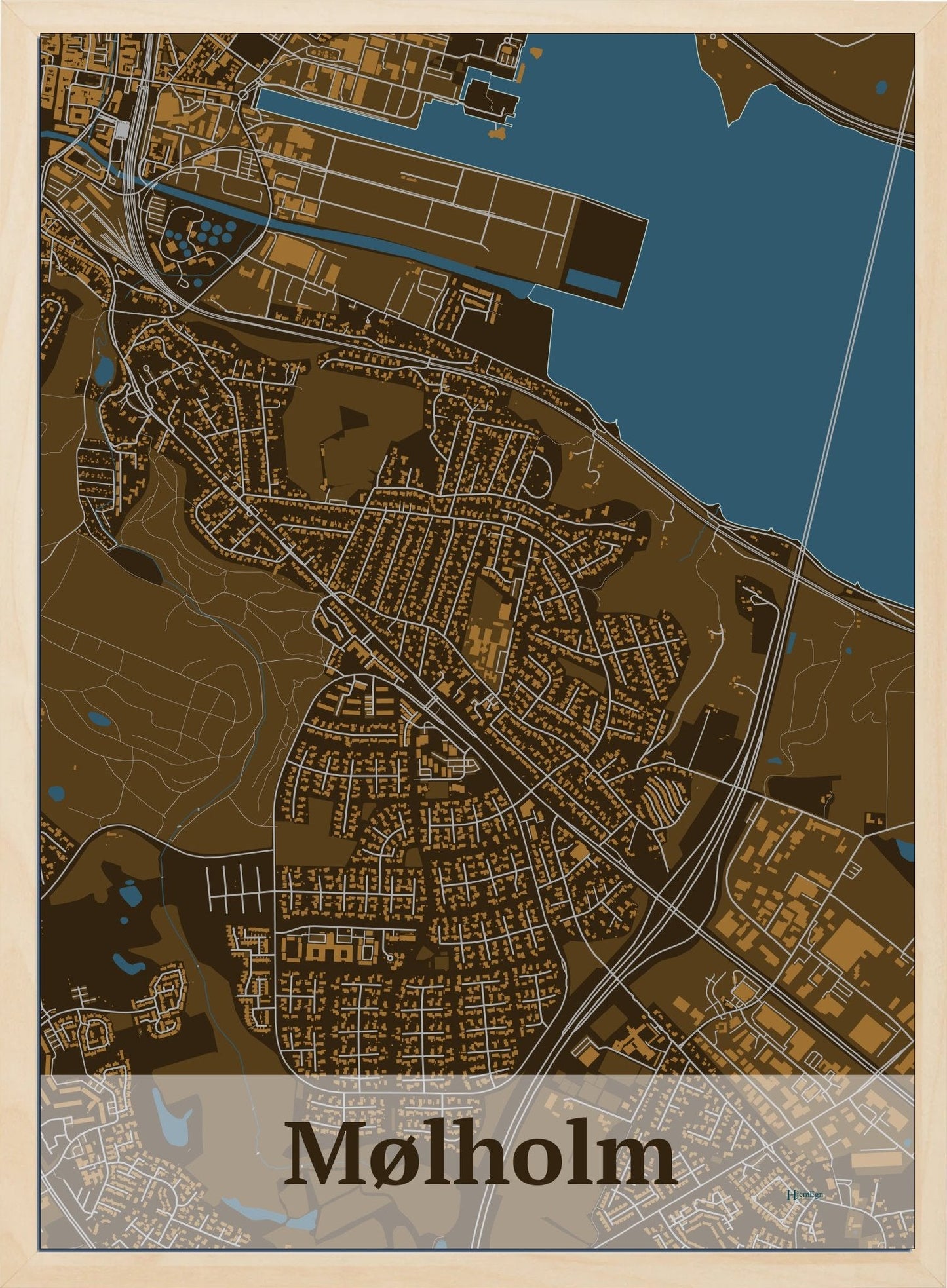 Mølholm plakat i farve mørk brun og HjemEgn.dk design firkantet. Design bykort for Mølholm