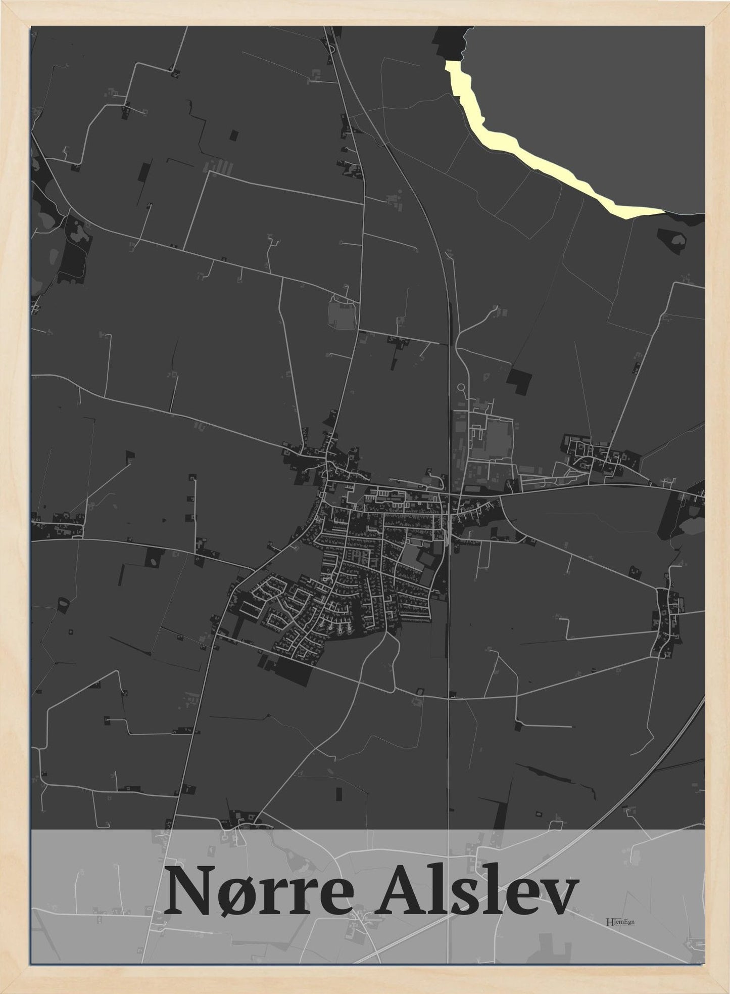 Nørre Alslev plakat i farve mørk grå og HjemEgn.dk design firkantet. Design bykort for Nørre Alslev