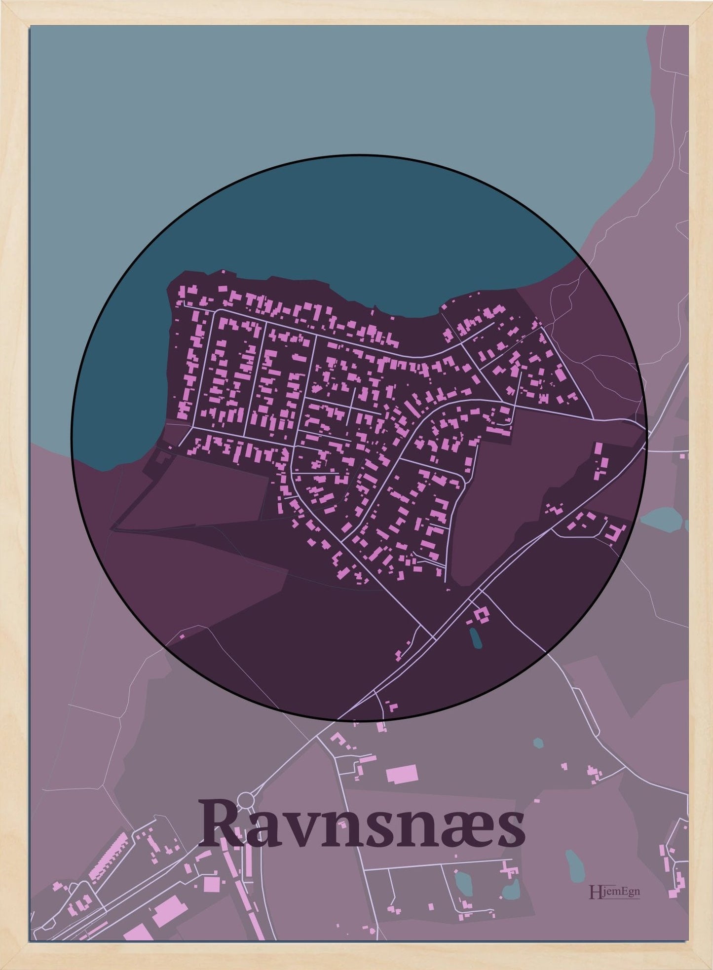 Ravnsnæs plakat i farve mørk rød og HjemEgn.dk design centrum. Design bykort for Ravnsnæs