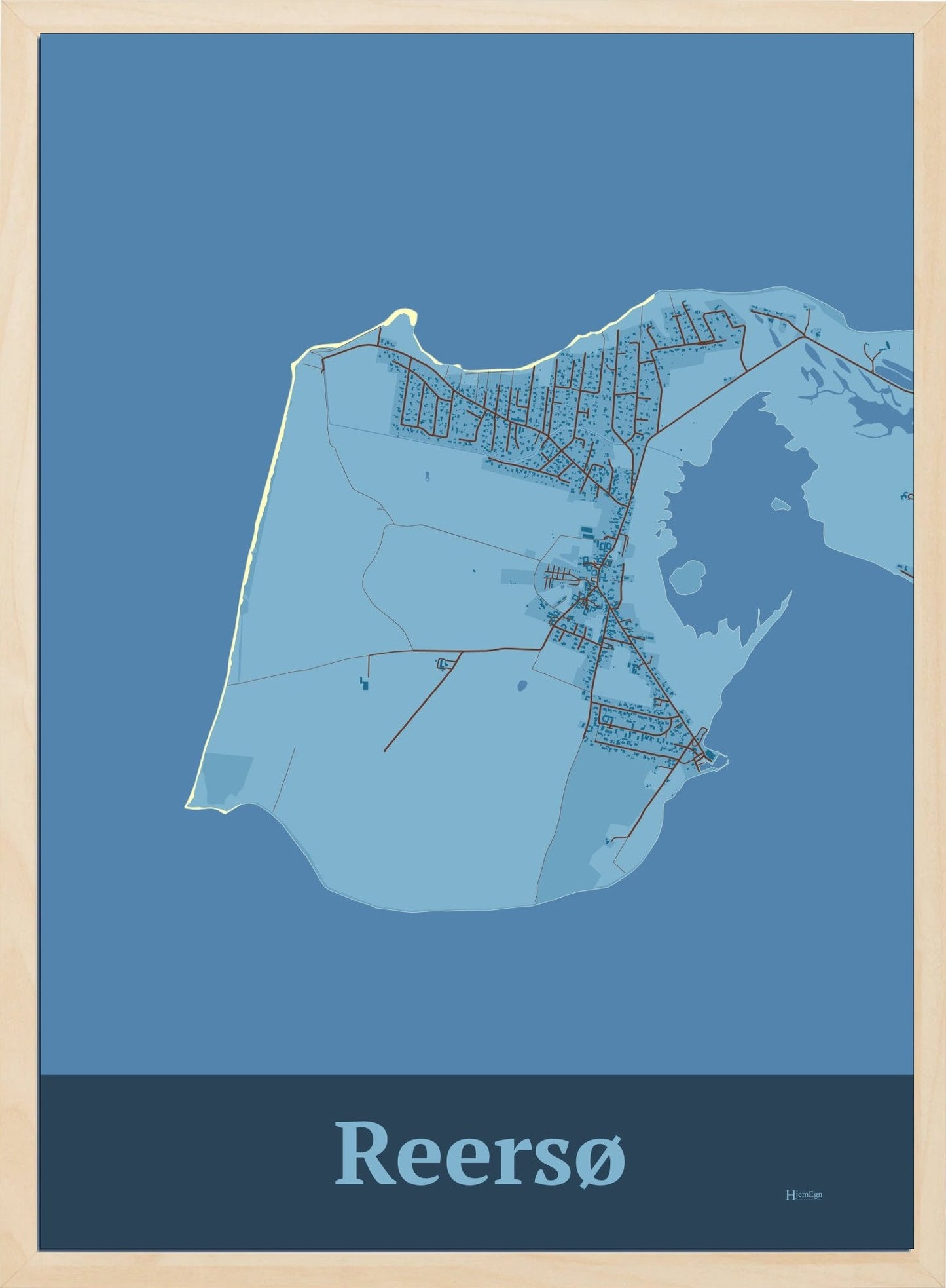 Reersø plakat i farve pastel blå og HjemEgn.dk design firkantet. Design bykort for Reersø