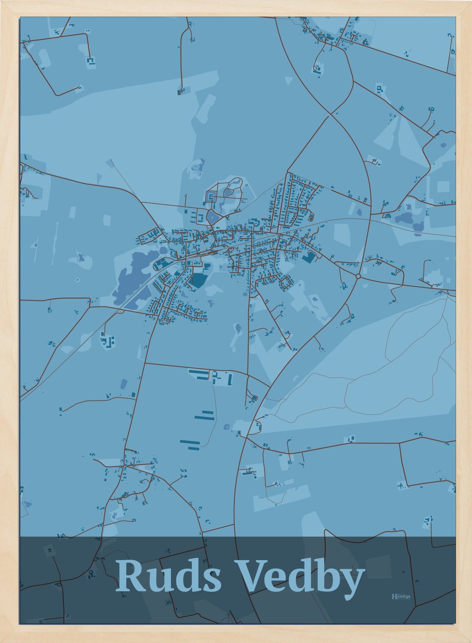 Ruds Vedby plakat i farve pastel blå og HjemEgn.dk design firkantet. Design bykort for Ruds Vedby