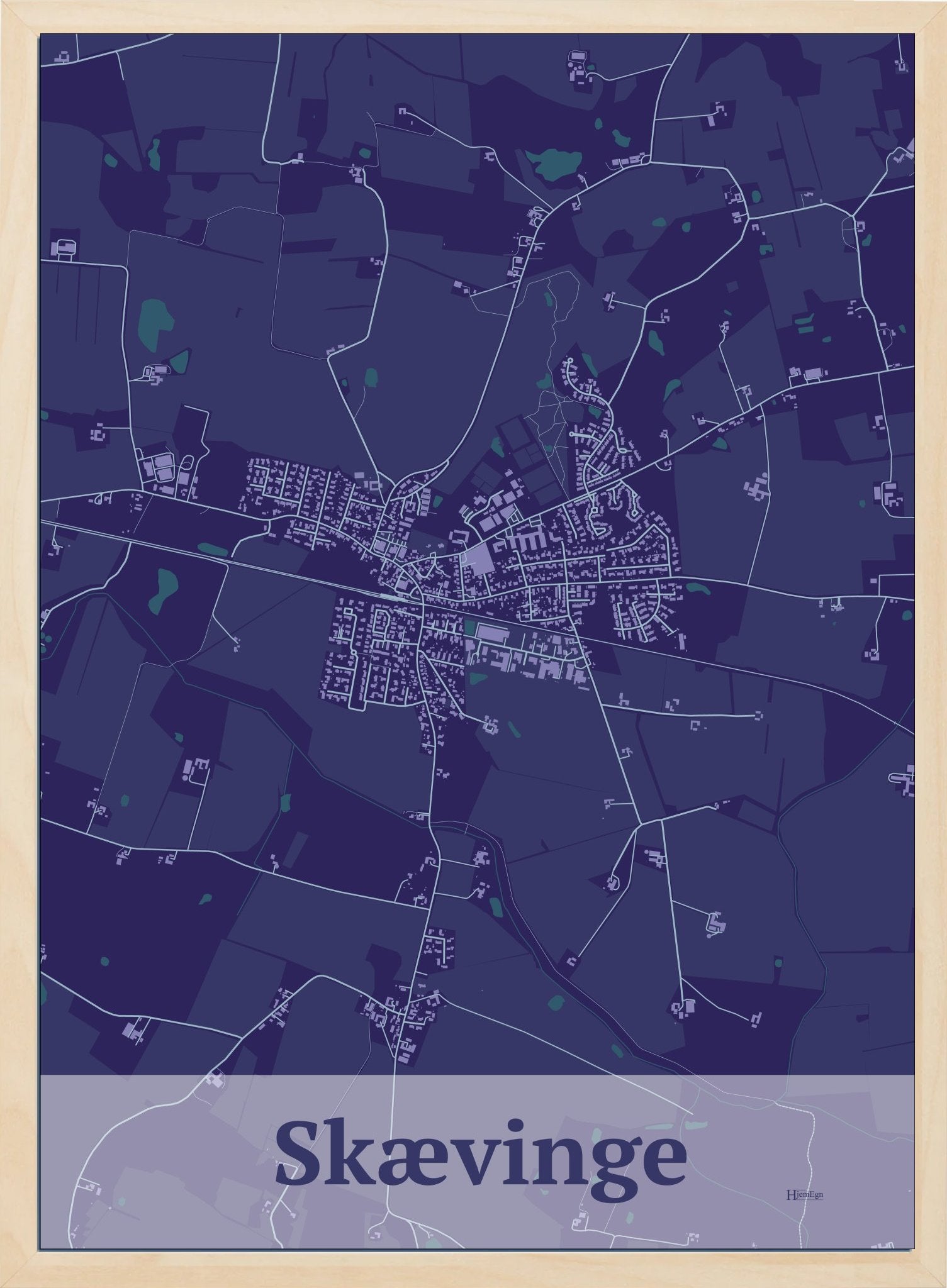 Skævinge plakat i farve mørk lilla og HjemEgn.dk design firkantet. Design bykort for Skævinge