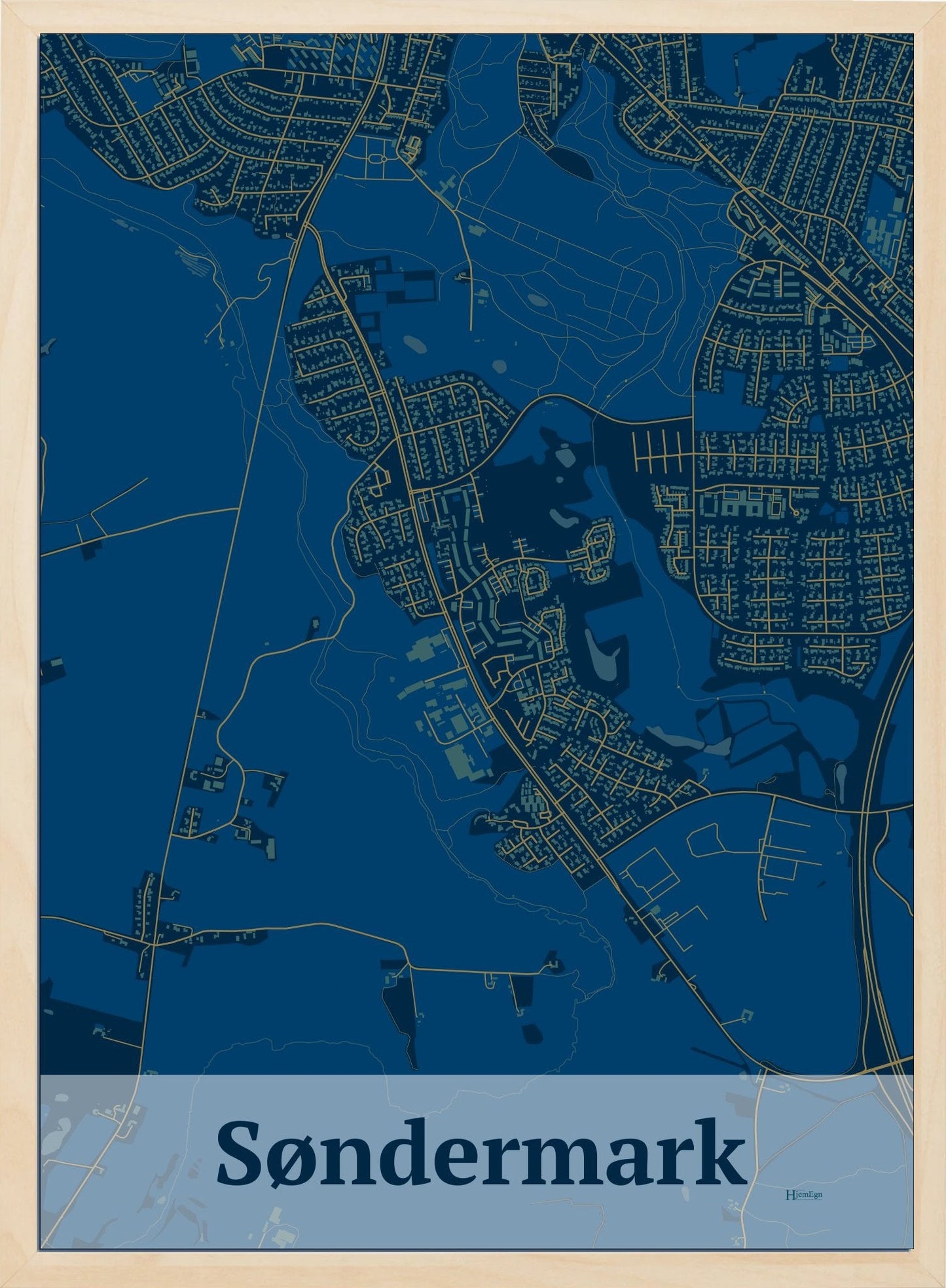 Søndermark plakat i farve mørk blå og HjemEgn.dk design firkantet. Design bykort for Søndermark