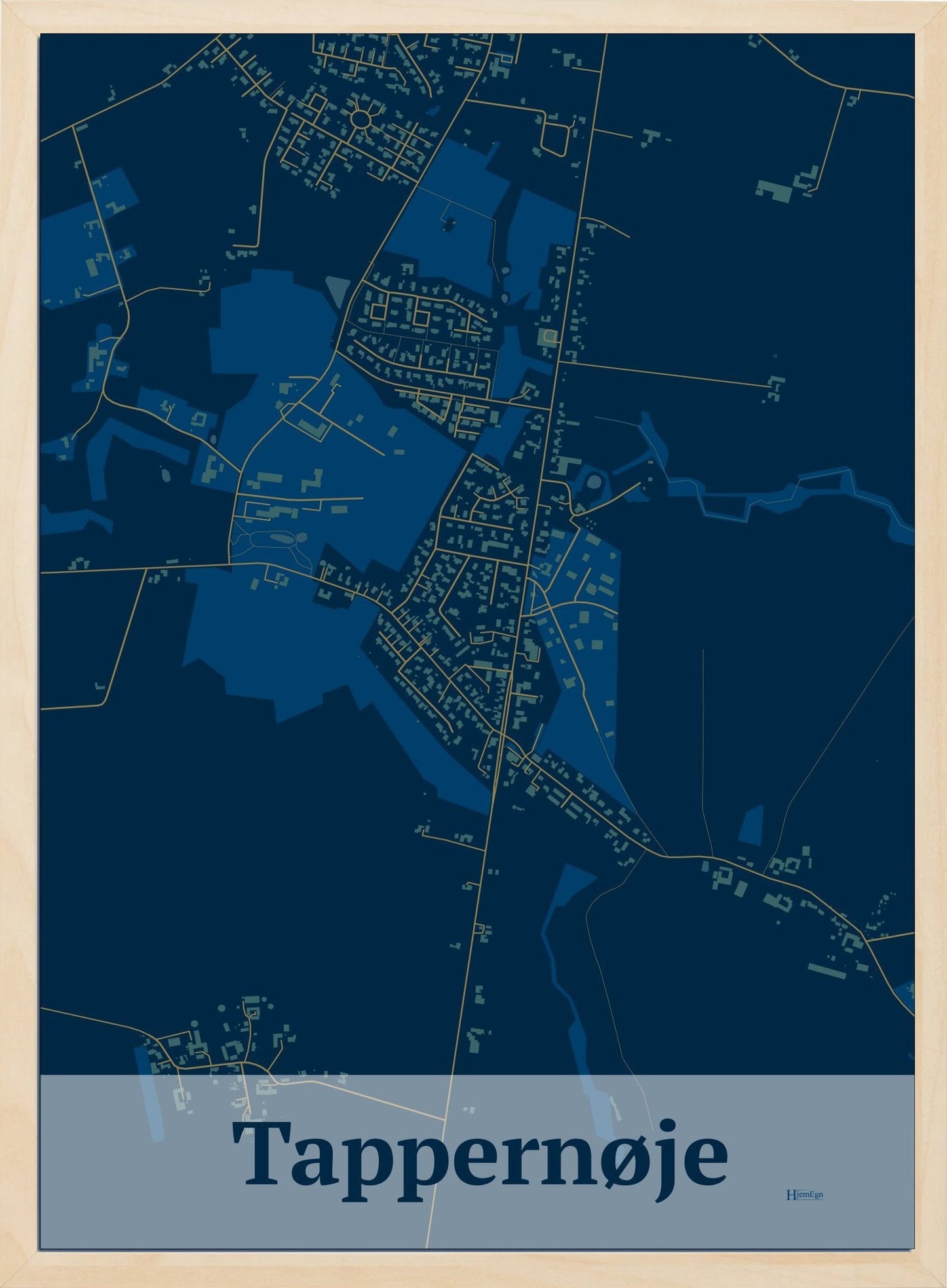 Tappernøje plakat i farve mørk blå og HjemEgn.dk design firkantet. Design bykort for Tappernøje