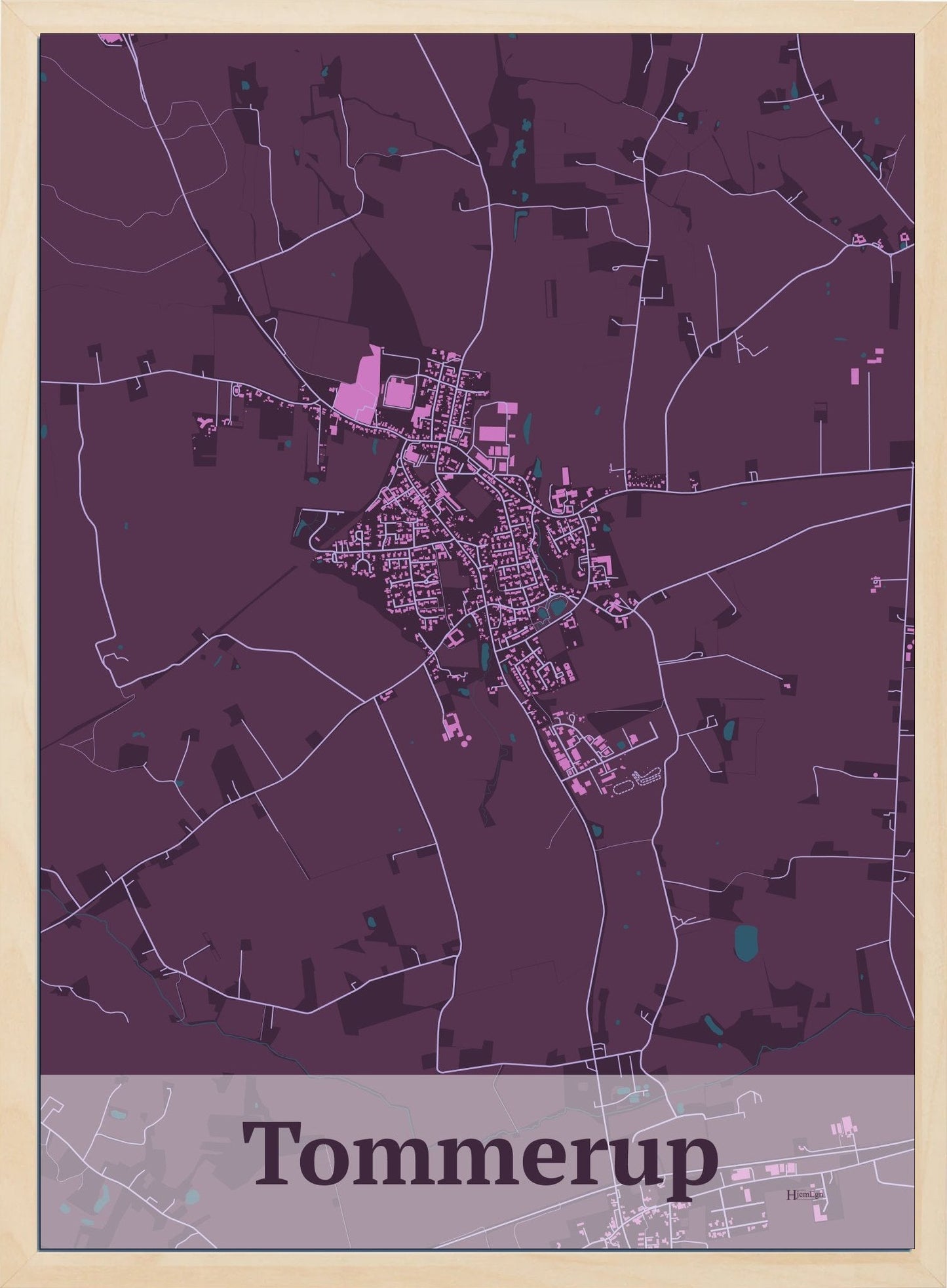 Tommerup plakat i farve mørk rød og HjemEgn.dk design firkantet. Design bykort for Tommerup