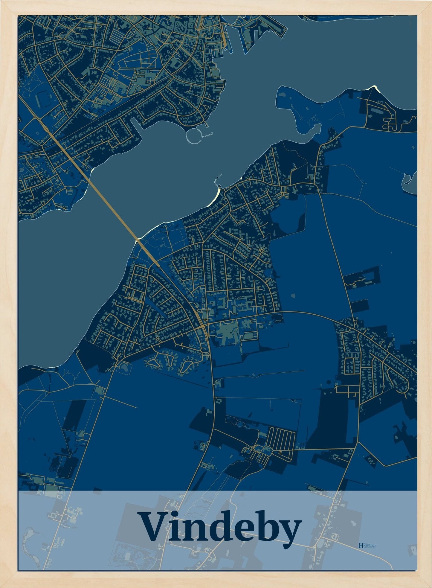 Vindeby plakat i farve mørk blå og HjemEgn.dk design firkantet. Design bykort for Vindeby