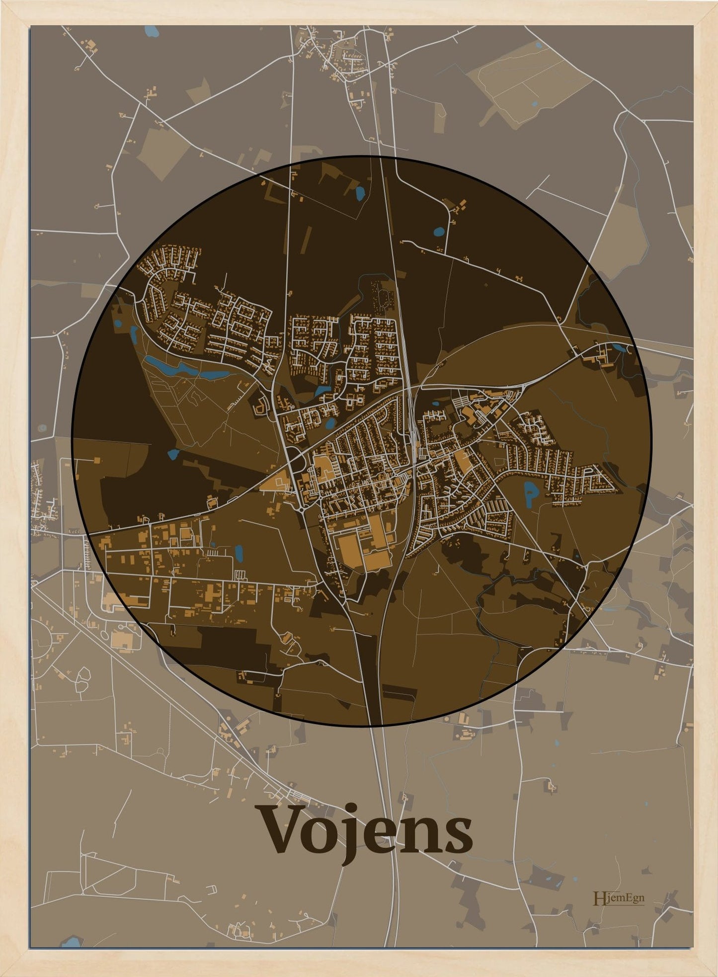 Vojens plakat i farve mørk brun og HjemEgn.dk design centrum. Design bykort for Vojens